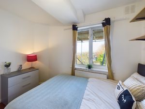 bed 2 - click for photo gallery
